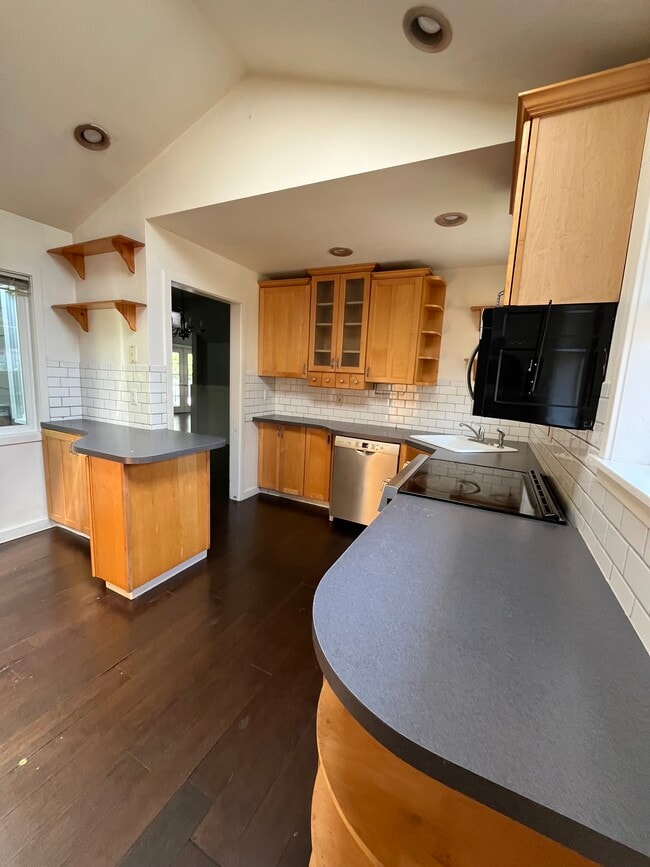 Photo - 10909 Linden Ave N Unidad Linden House  A