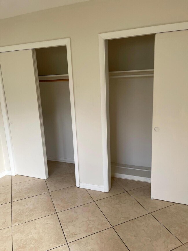 Photo - 2300 NE 5th Ave