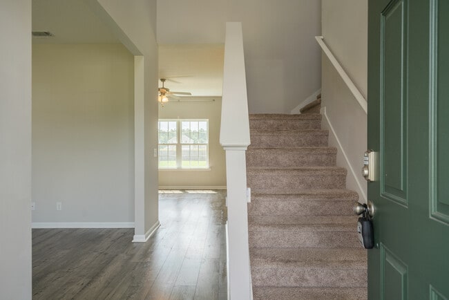 Photo - 418 Huntington Dr