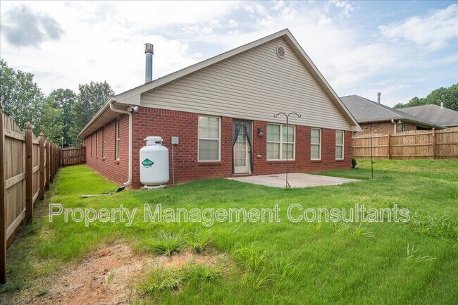 108 Oak Shade Dr