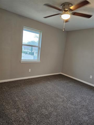 Photo - 305 Deepwood St