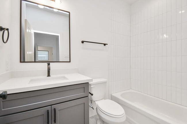 Photo - 2335 Eagle St