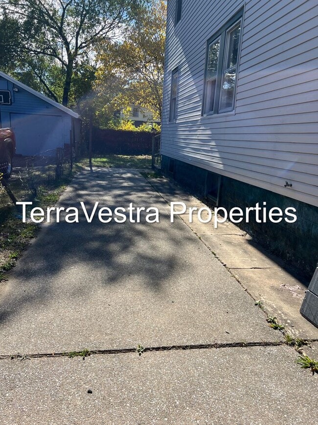 Photo - 3 Bed Single Family in Paulsboro! Eligible...