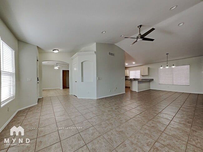 1314 E Escuda Dr