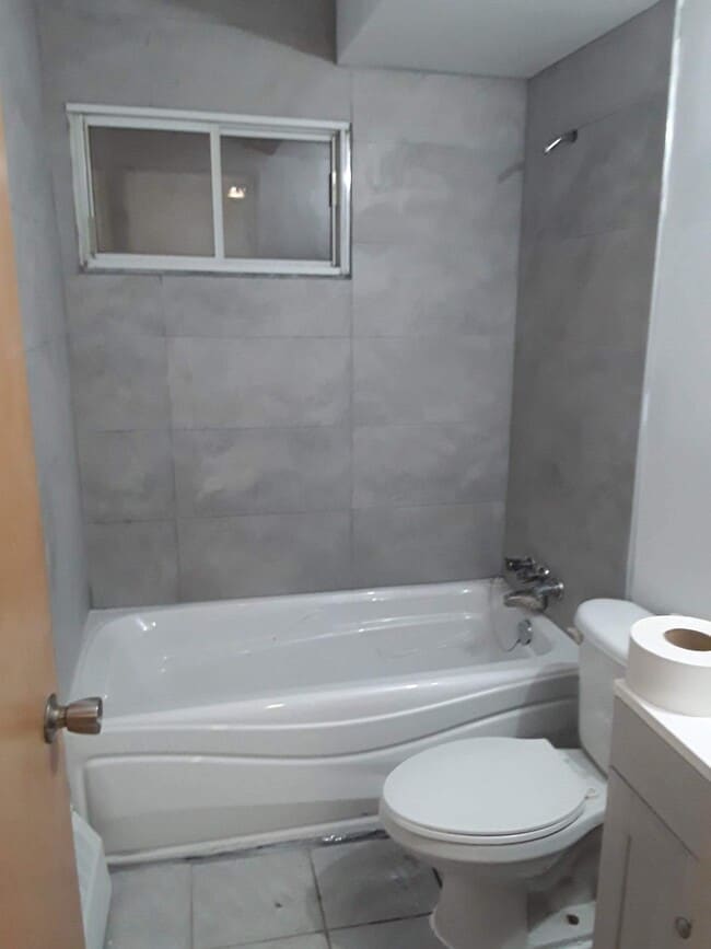 salle de bain - 7020 Rue Birnam Unité B