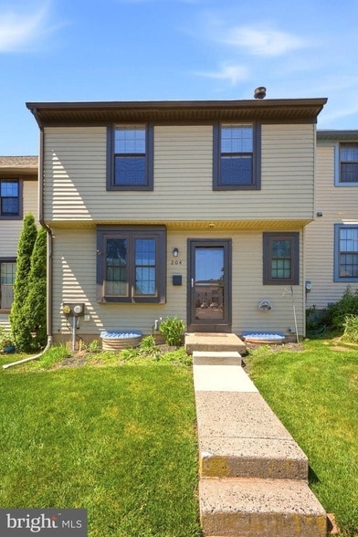 Photo - 204 Livingston Ct