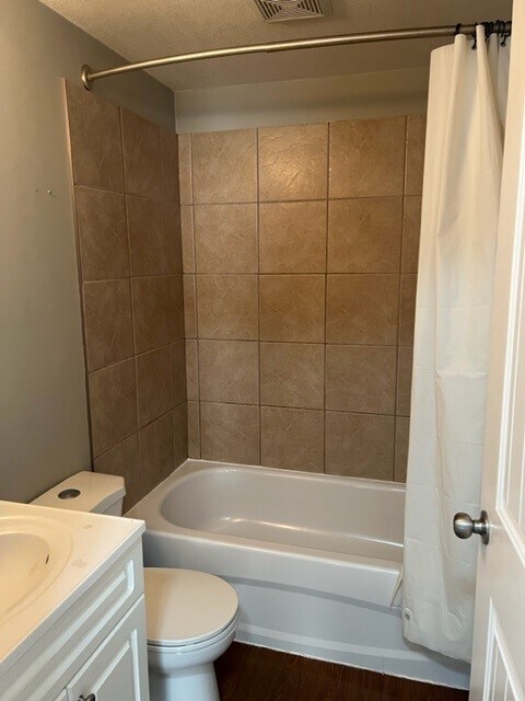 Photo - 9904-9995 95 St