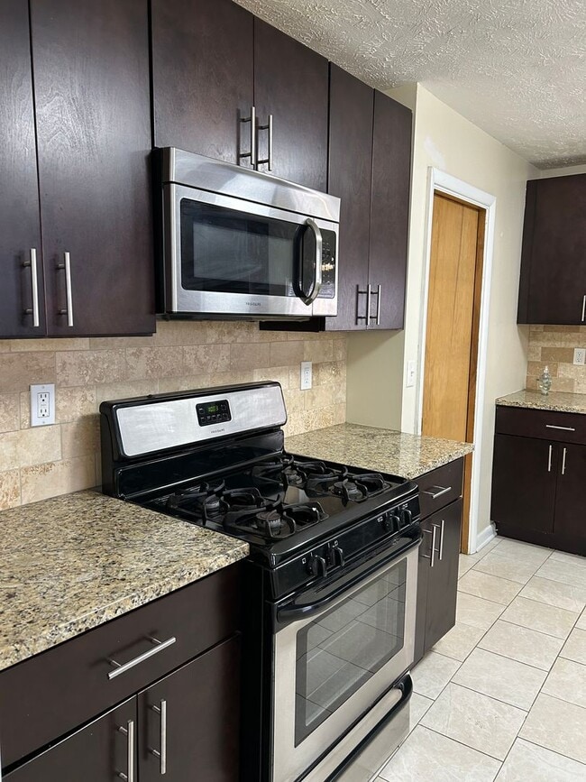 Photo - Brick Ranch for Rent in Highland  HTS close to the freeway