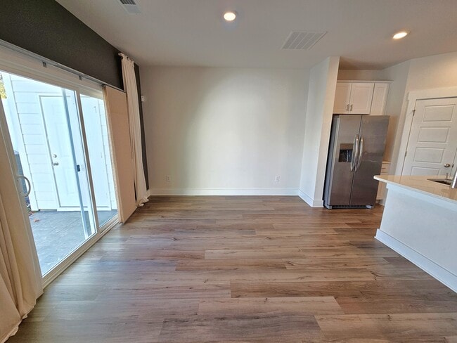 Photo - 635 Millwright Wy