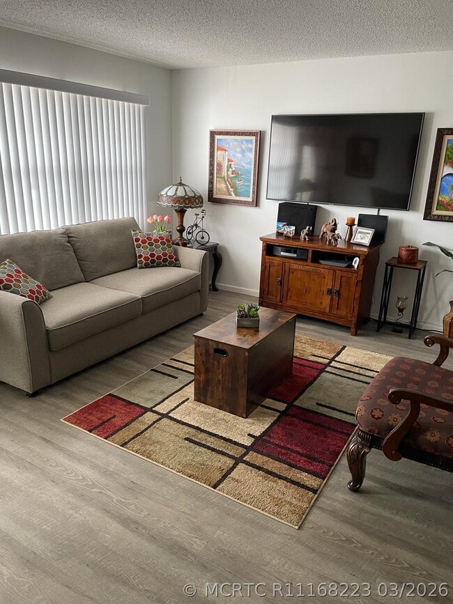 Building Photo - 2052 Cornwall C Unit 2052