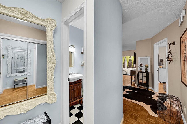 Photo - 2200 NE 66th St Unidad 1408