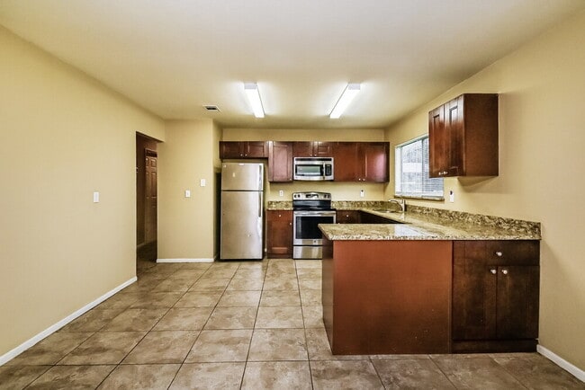 Photo - 2396 Roxbury Cir