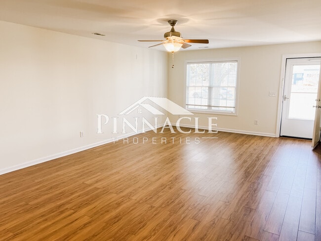 Photo - 208 Colonnade St