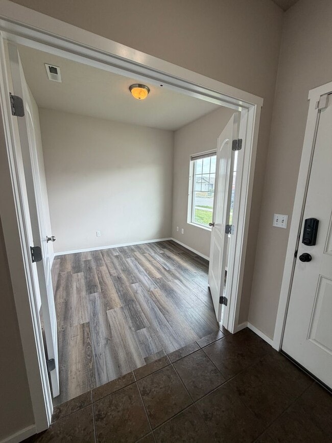 Photo - Check out our move in special on this charming Very Spacious 2-Story Home for Rent in Pasco, WA!