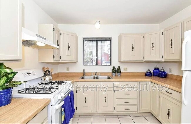 Photo - 902 E Elm St