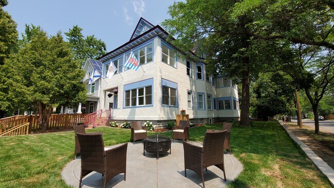 Amazing Outdoor Spaces - 1400 N Girard Ave N Unit 1