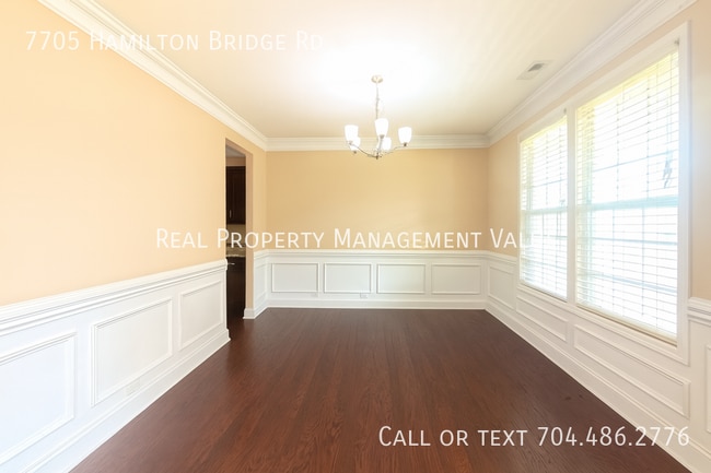 Photo - 7705 Hamilton Bridge Rd