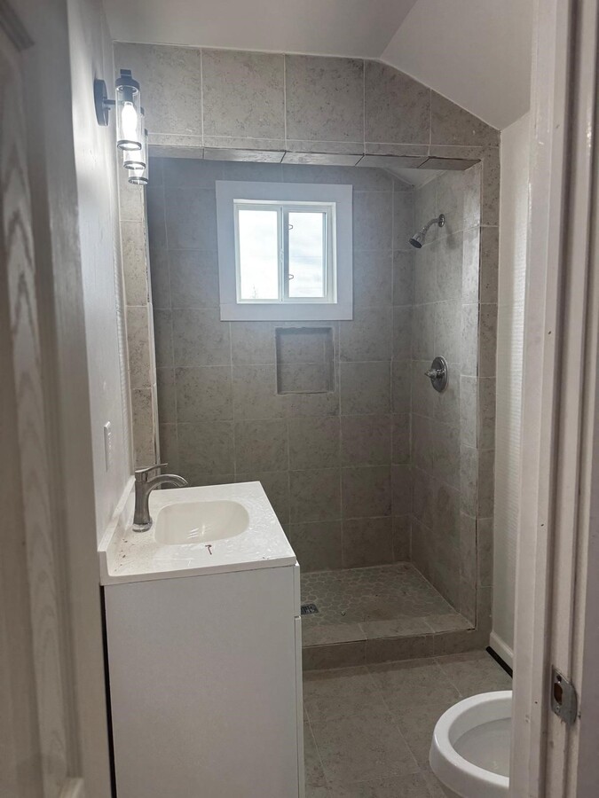 Photo - 627 CR-5102I