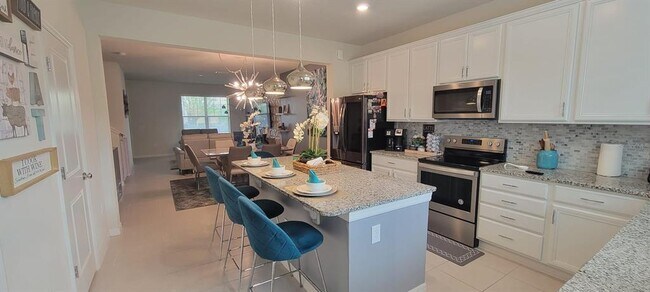 Photo - 5028 Caspian St