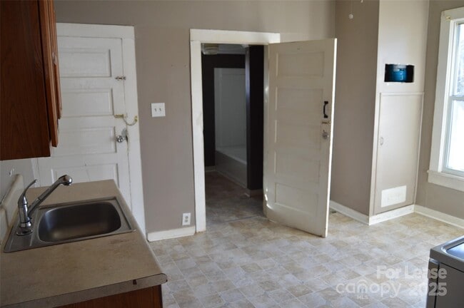 Photo - 208 Wilson St