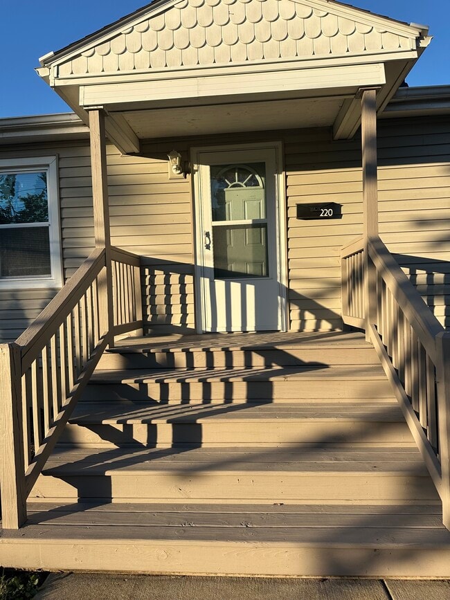 Building Photo - 220 Thornton St