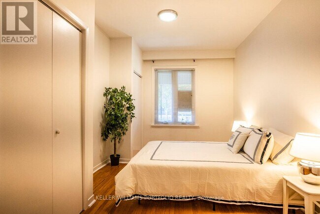 Photo - 821 Gladstone Ave