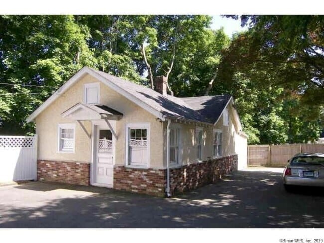 Building Photo - 42 Weed Hill Ave Unit A Rental