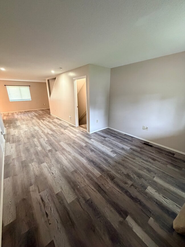 Photo - 1323 W Nottingham Cir