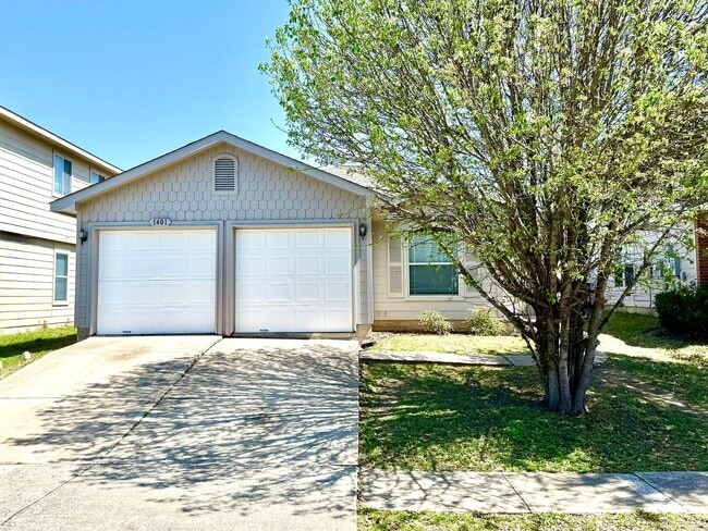 Building Photo - Home near downtown Austin and Airport!