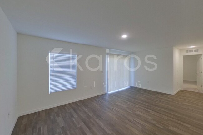 Photo - 2425 Crockett St