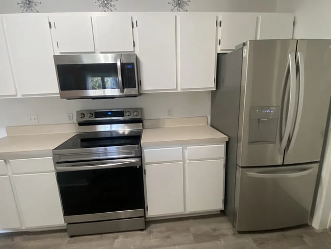 Building Photo - 6548 Swissco Dr Unit 6230