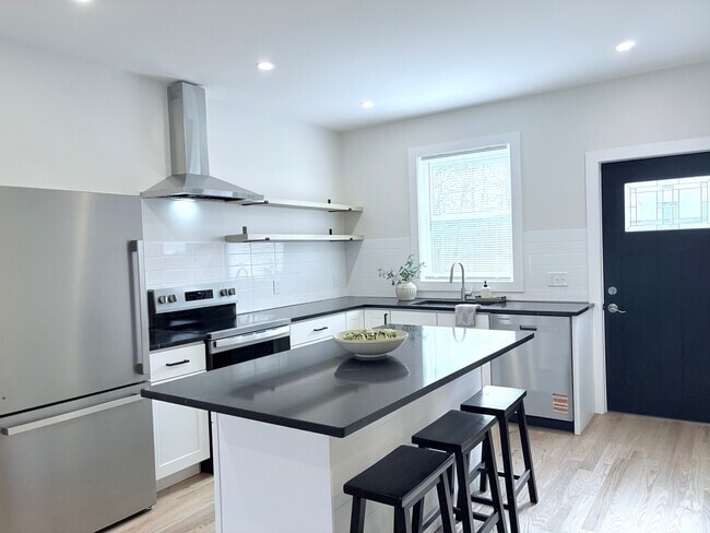 Building Photo - 186 Conway St Unit North Side Rental