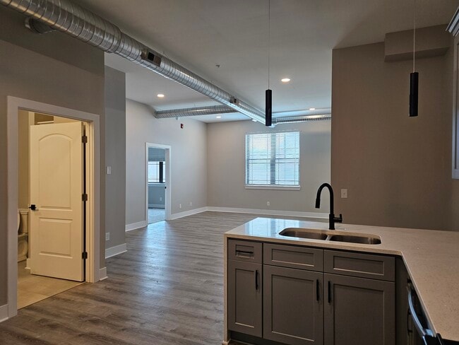 Building Photo - 5827 Broadway St Unit 101