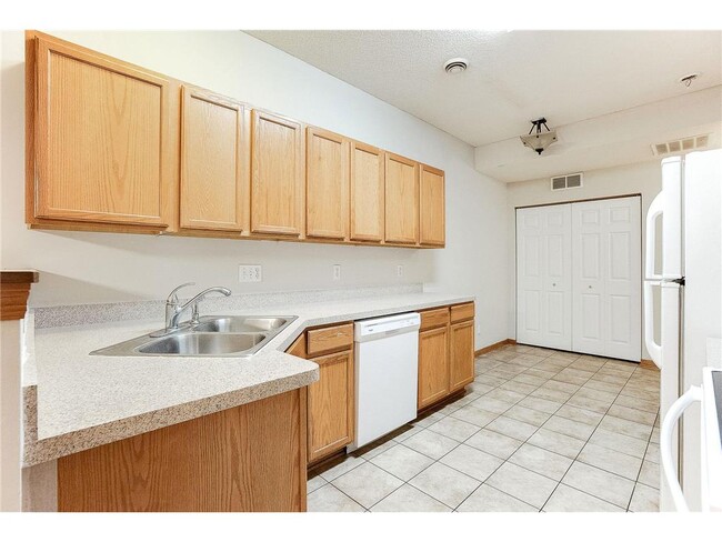 Photo - 5040 Holly Ln N