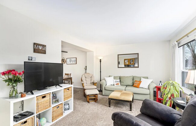 Photo - Three Bedroom Townhome n Aspenwood!
