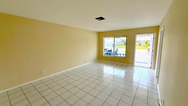Photo - 103 Laredo Ln