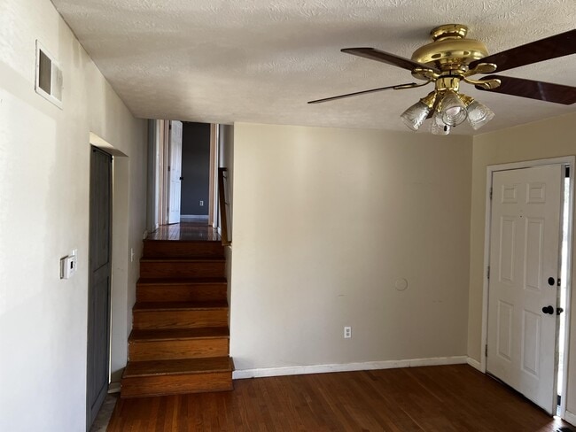 Photo - 28 Hershey Ct