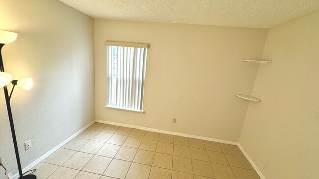 Photo - 662 Lynbrook St NW