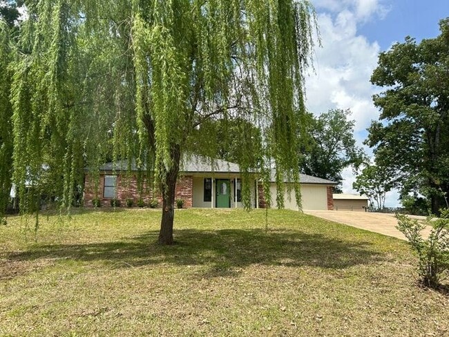 Building Photo - Lakeside Dream Home: Fully Remodeled 4BD/2BA Near Loop 323