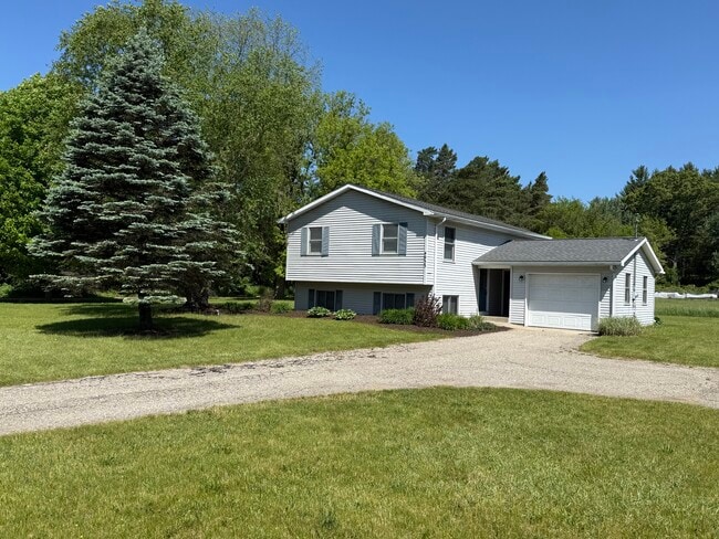 Photo - 4933 Cannonsburg Rd NE