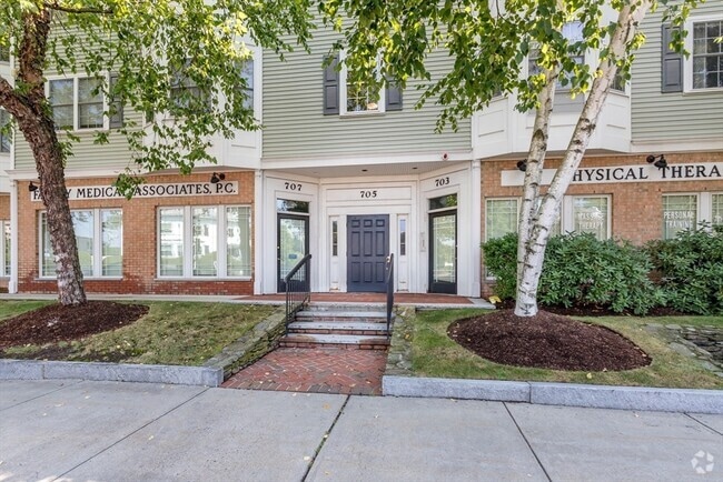 Building Photo - 705 Washington St Unit C Rental