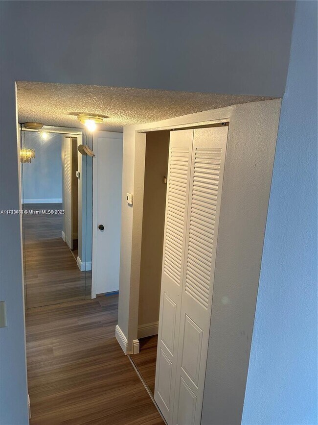 Photo - 1820 N Lauderdale Ave Unidad 3304