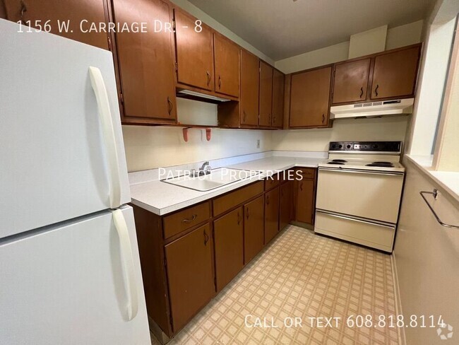 Building Photo - 2 bedroom/ 1 bath apartment in Whitewater, WI Unit 8