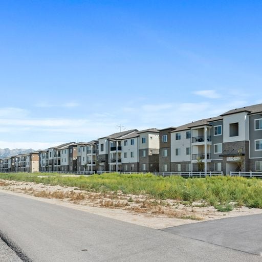 Photo - 687 N 380 W Unit X-302