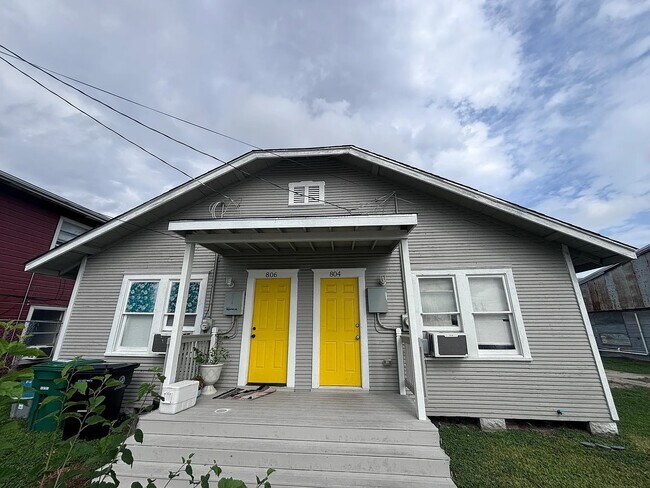 Photo - 804 Louise St