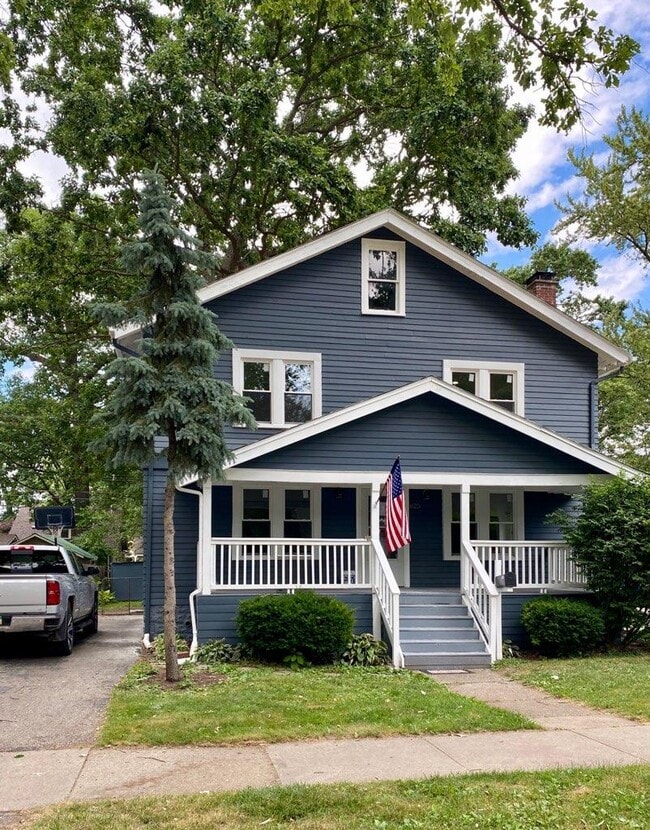 Photo - 625 Hawthorn Ave