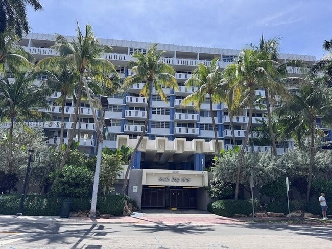 Building Photo - 800 West Ave Unit 441