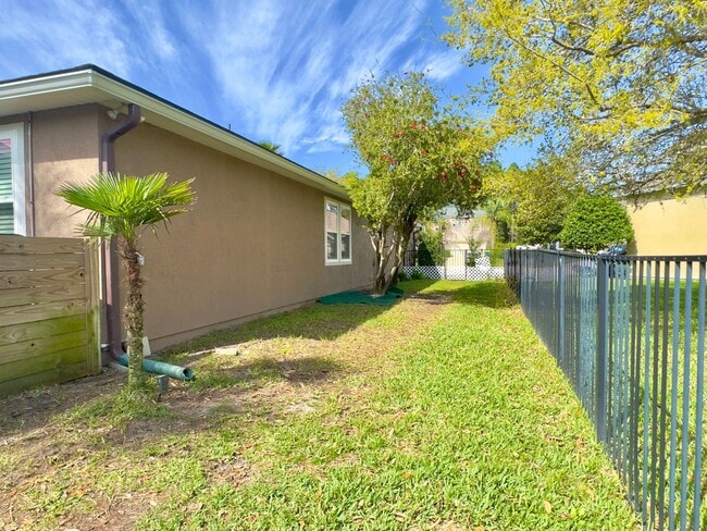 Building Photo - Perfect 4/3 Rental