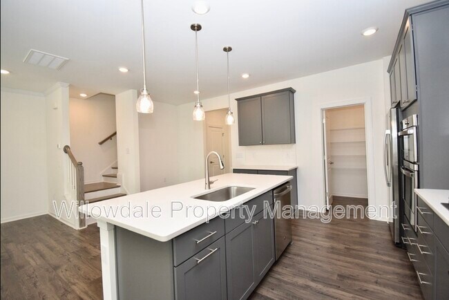 Photo - 2534 Hutch Ln