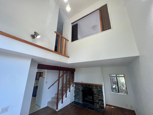 Building Photo - 2090-2102 Meade Avenue Unit 2094